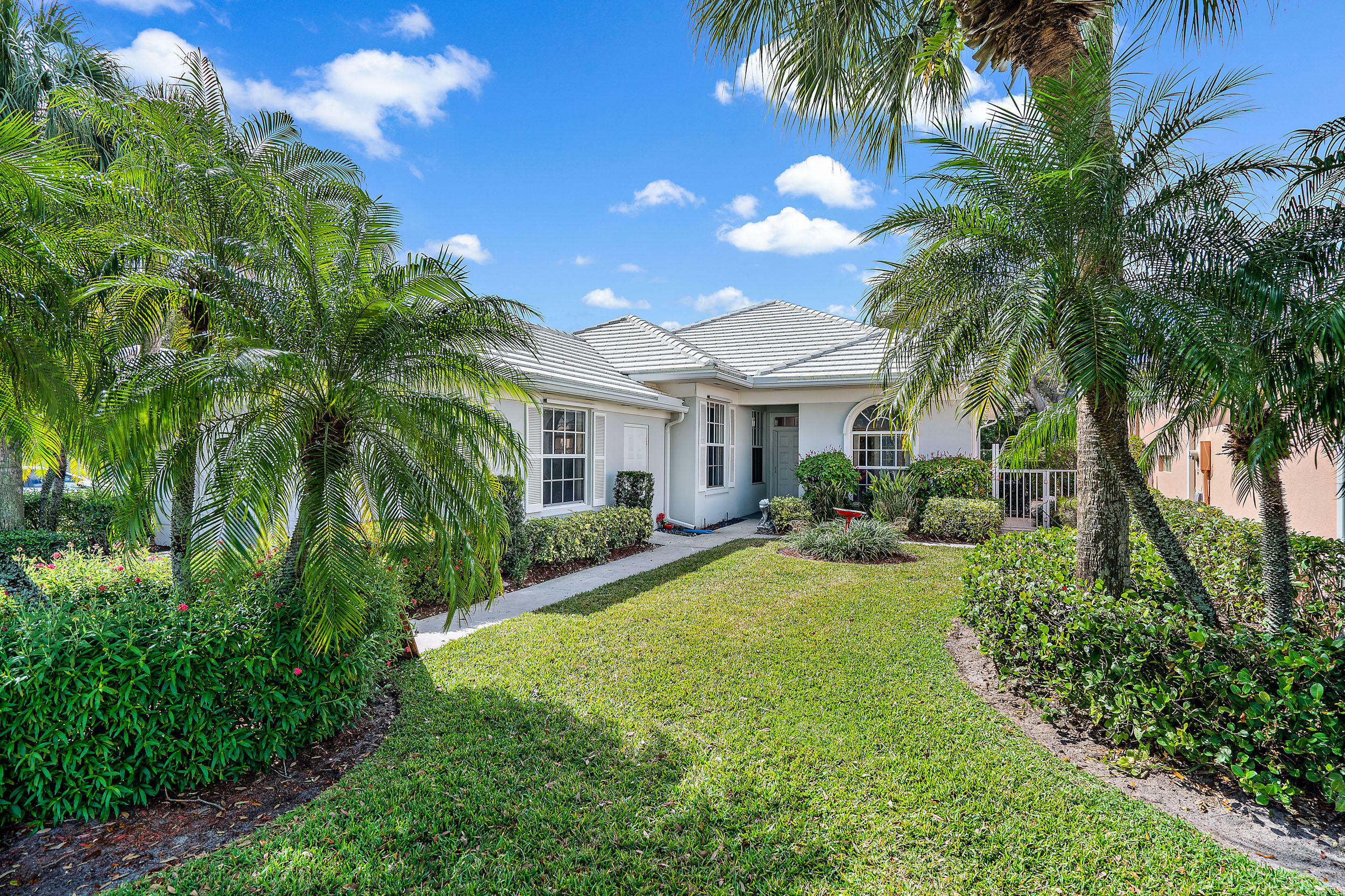 Property Photo:  8481 E Garden Oaks Circle  FL 33410 