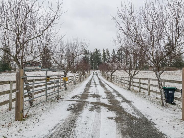 Property Photo: 2789 Haslam Rd BC V9X 1T1