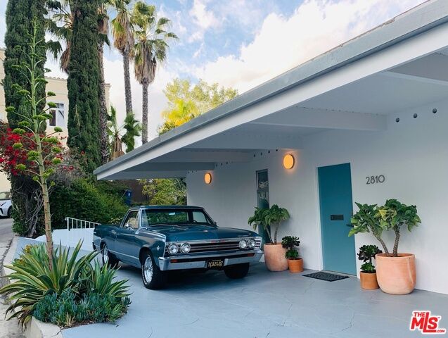 Property Photo:  2810   Hollyridge Dr  CA 90068 