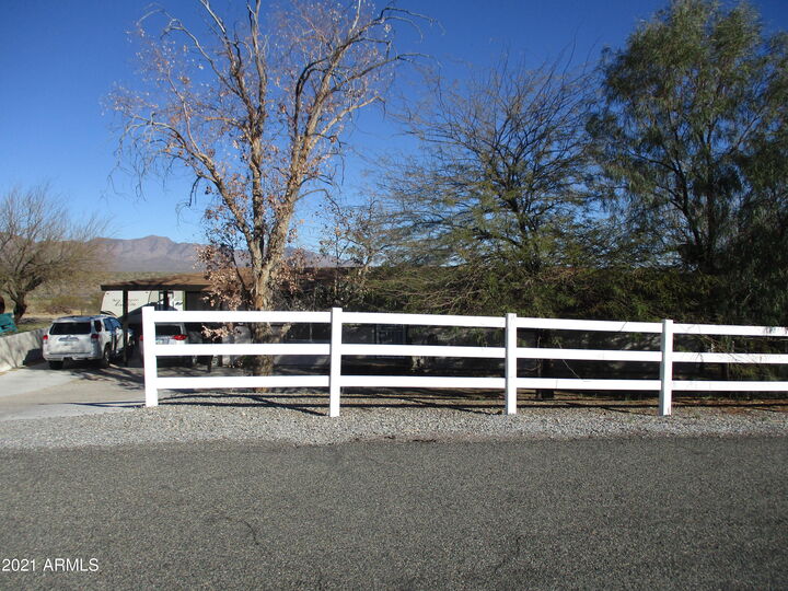 Property Photo: 27171 S Bennett Way AZ 85332