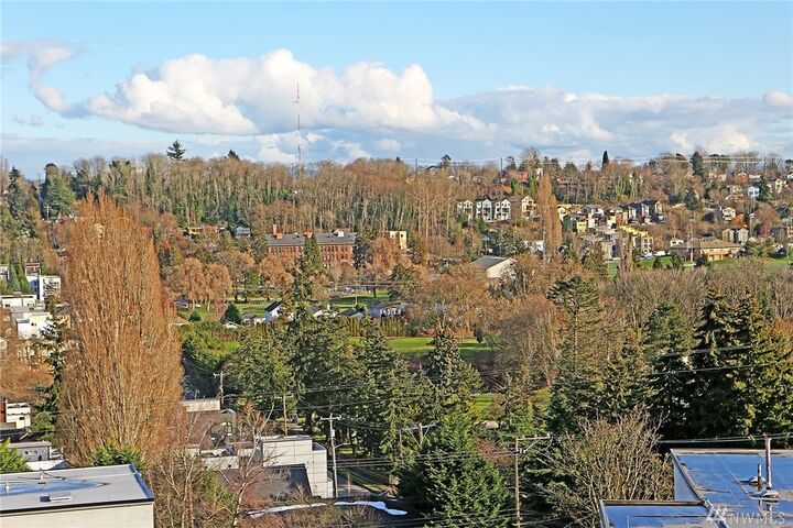 Property Photo: 3104 SW Avalon Wy G WA 98126