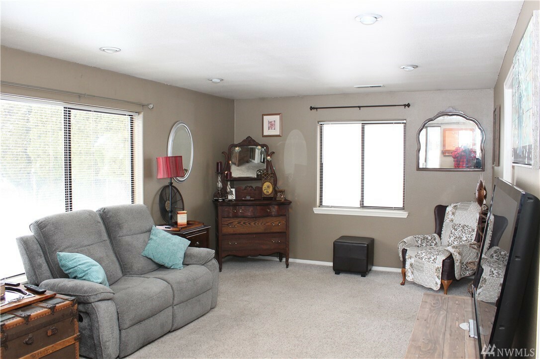 Property Photo: 3129 Bermuda St WA 98828