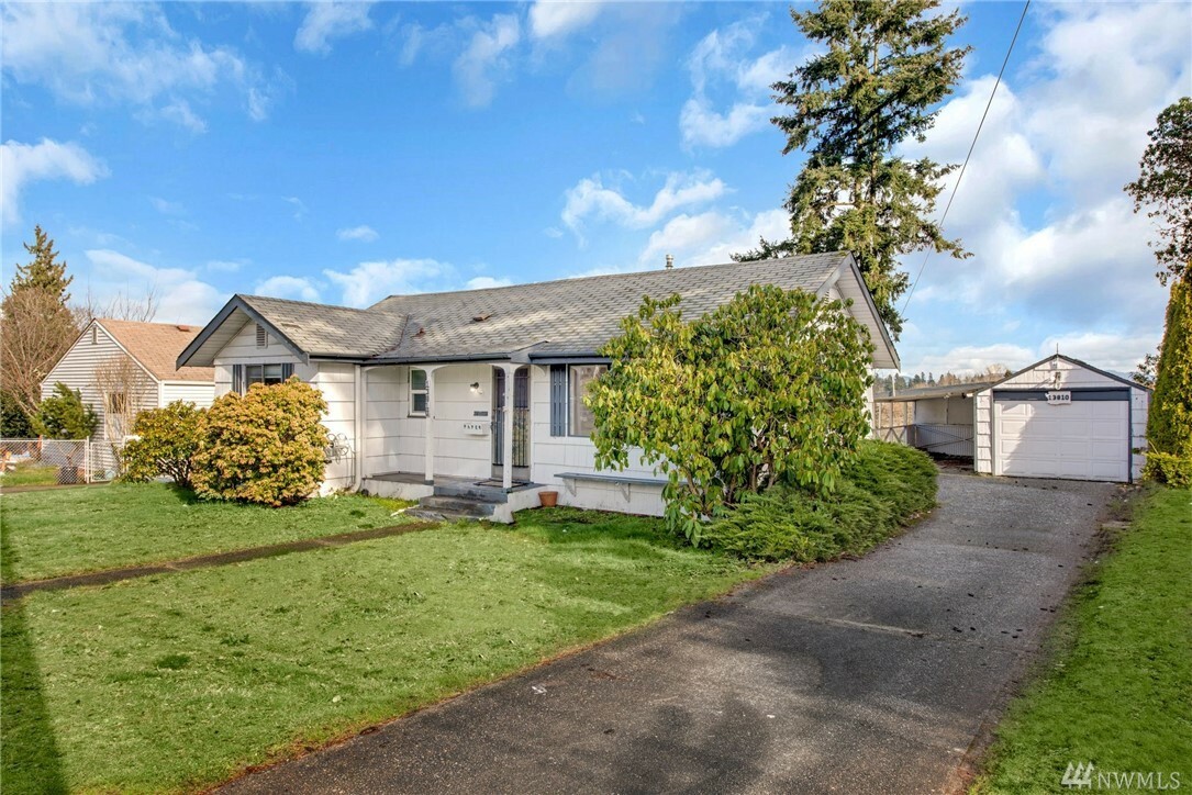 Property Photo:  13810 1st Ave SW  WA 98166 