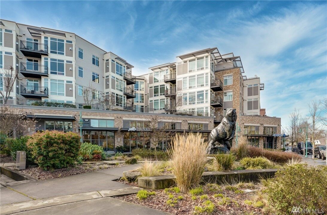 Property Photo:  211 Kirkland Ave 424  WA 98033 
