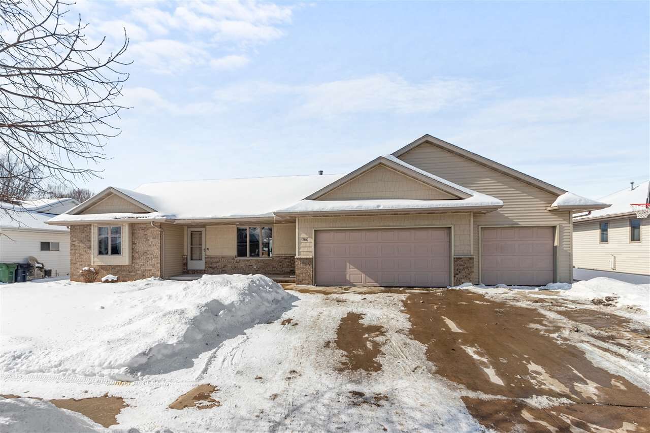 Property Photo:  706 Rundquist Way  WI 54136-2349 
