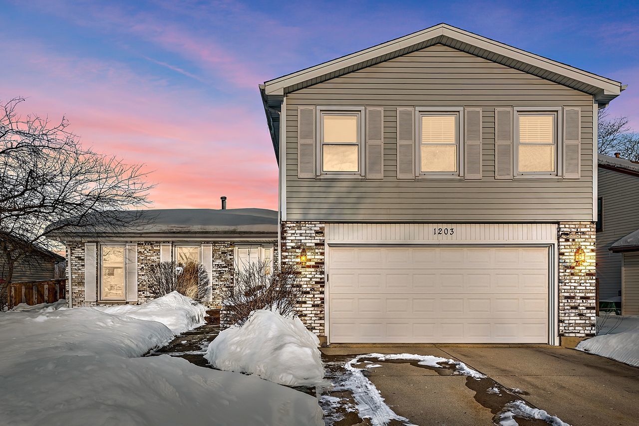 Property Photo: 1203 Green Knolls Drive IL 60089