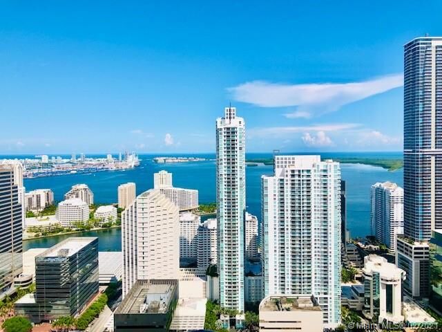 Property Photo:  45 SW 9th St 4601  FL 33130 