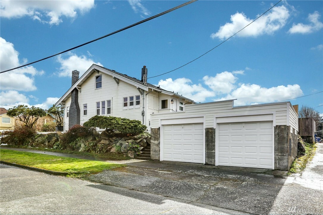 Property Photo: 3301 17th Ave S WA 98144