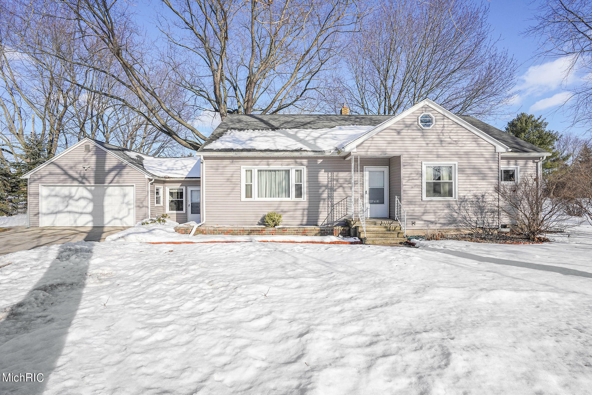 Property Photo: 5216 S Green Avenue MI 49412
