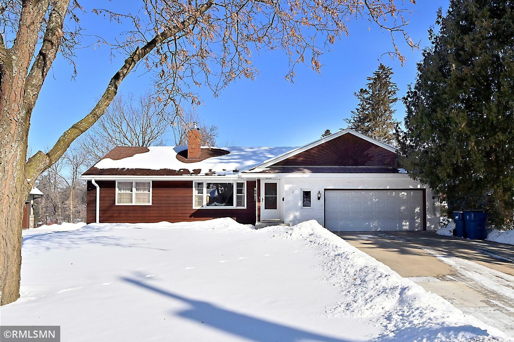 Property Photo:  221 Academy Avenue  MN 55331 