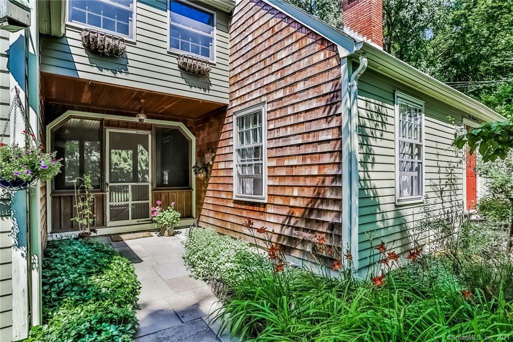 Property Photo:  102 Horseshoe Road  CT 06437 