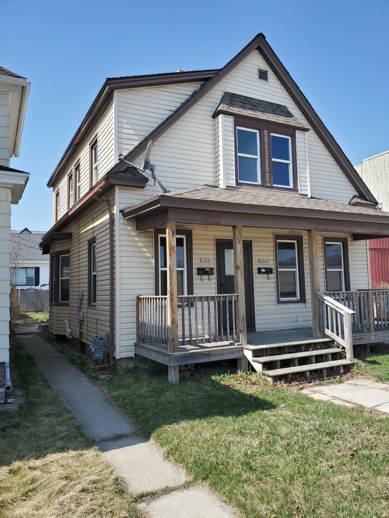 Property Photo: 1906 Calumet Dr WI 53081