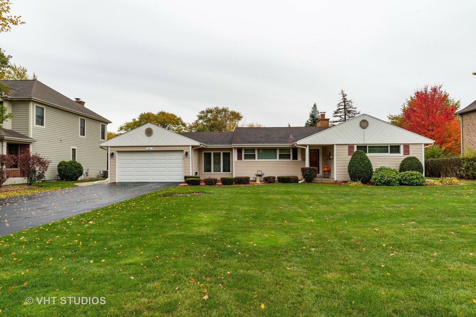 Property Photo:  411 E Waverly Road  IL 60004 