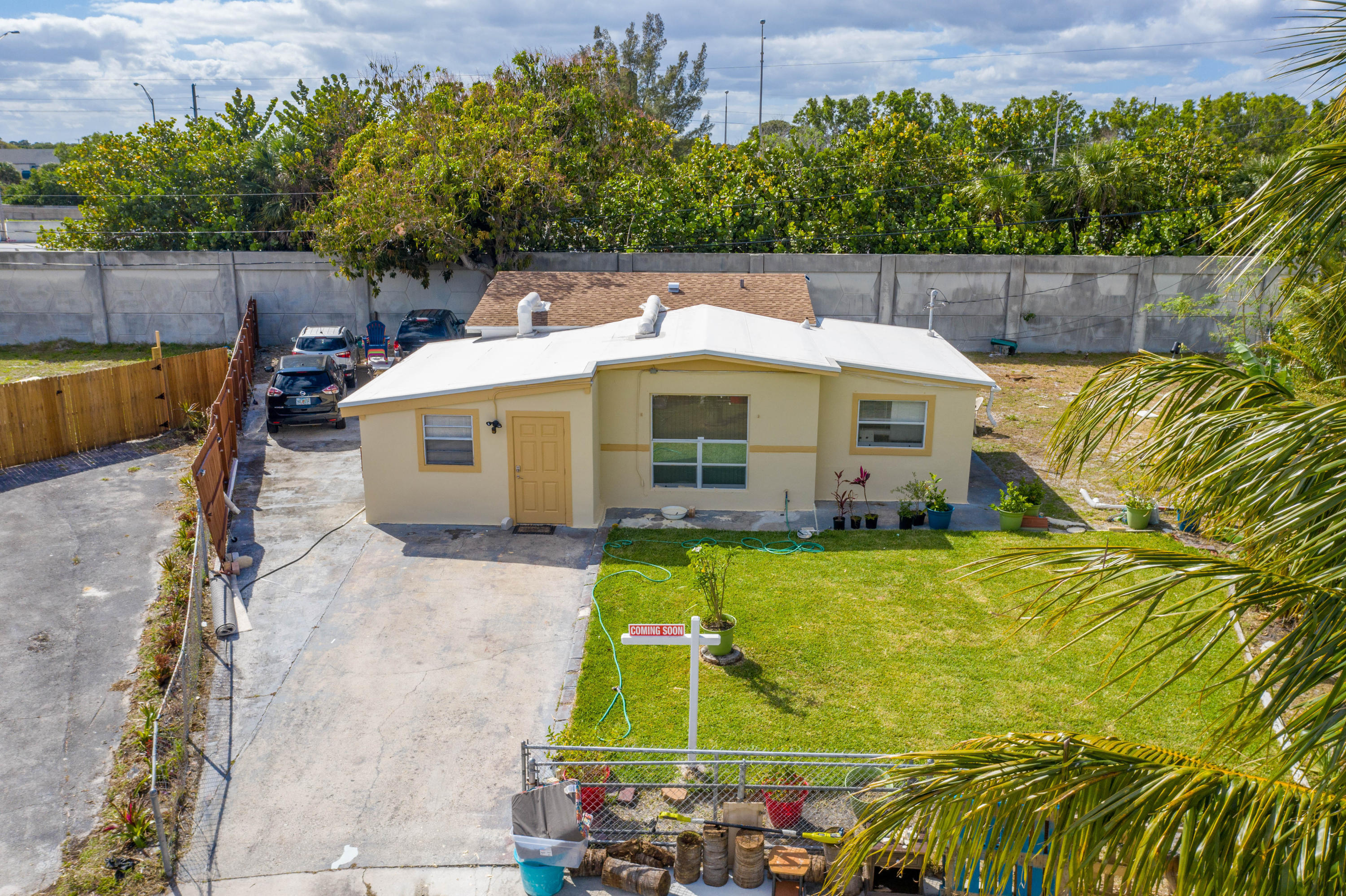 Property Photo: 2747 NW 2nd Street FL 33435