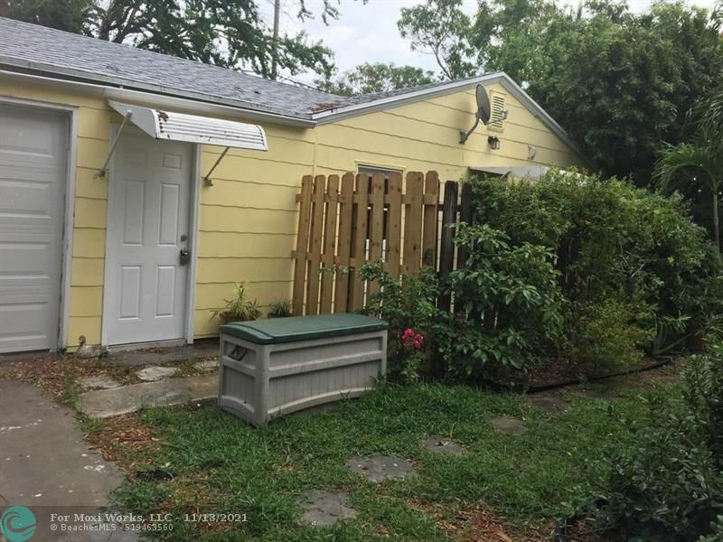 Property Photo:  918 N K St 2  FL 33460 