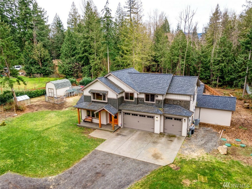 Property Photo:  869 Bennett Rd  WA 98229 