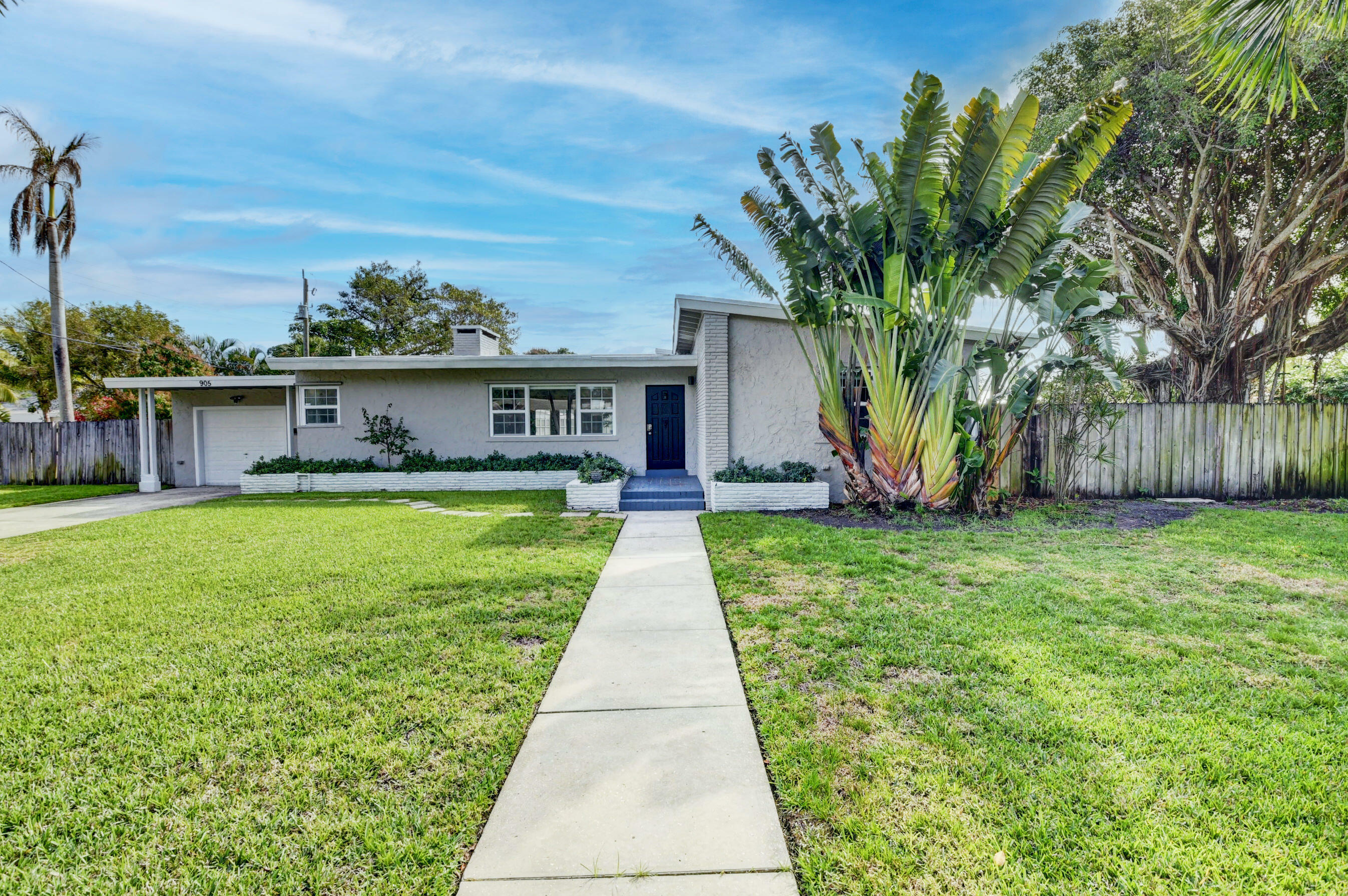 Property Photo:  905 N Swinton Avenue  FL 33444 