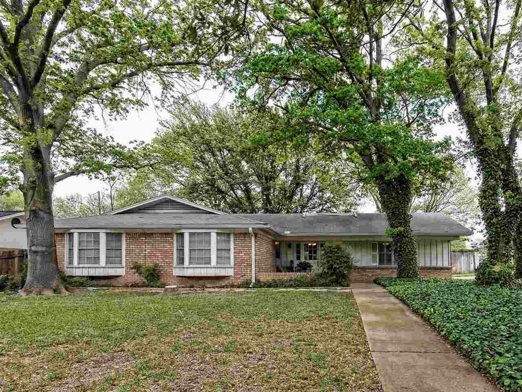 Property Photo:  2301 Lake Air Drive  TX 76710 