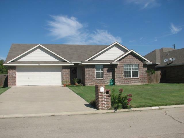 Property Photo:  303 Broken Arrow  TX 76705 