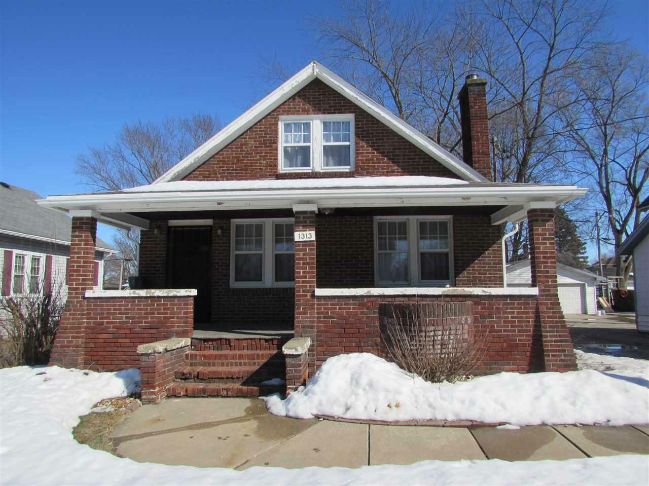 Property Photo:  1313 Elm St  WI 53511 