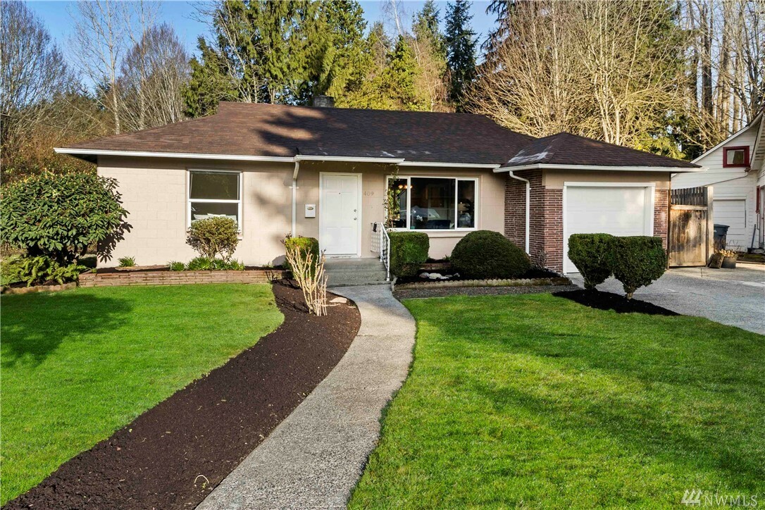 Property Photo:  409 10th Av Ct NE  WA 98372 