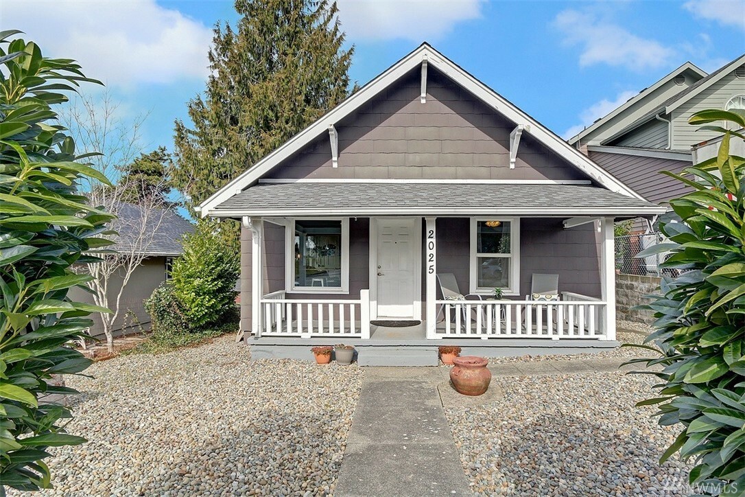 Property Photo:  2025 Sherman St E  WA 98404 