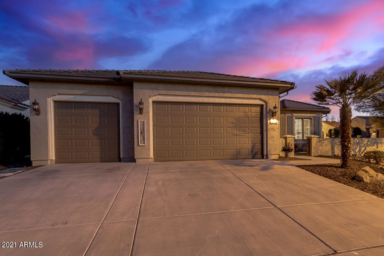 Property Photo: 26317 W Sierra Pinta Drive AZ 85396