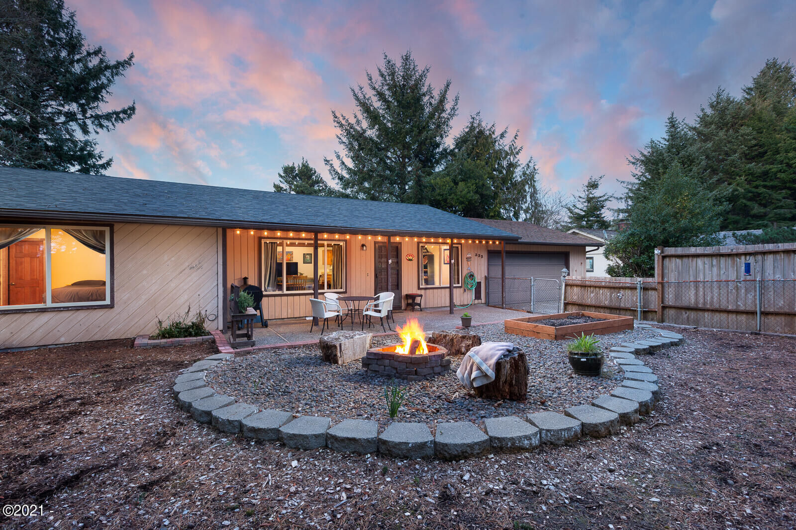 Property Photo:  233 NE 56th Street  OR 97365