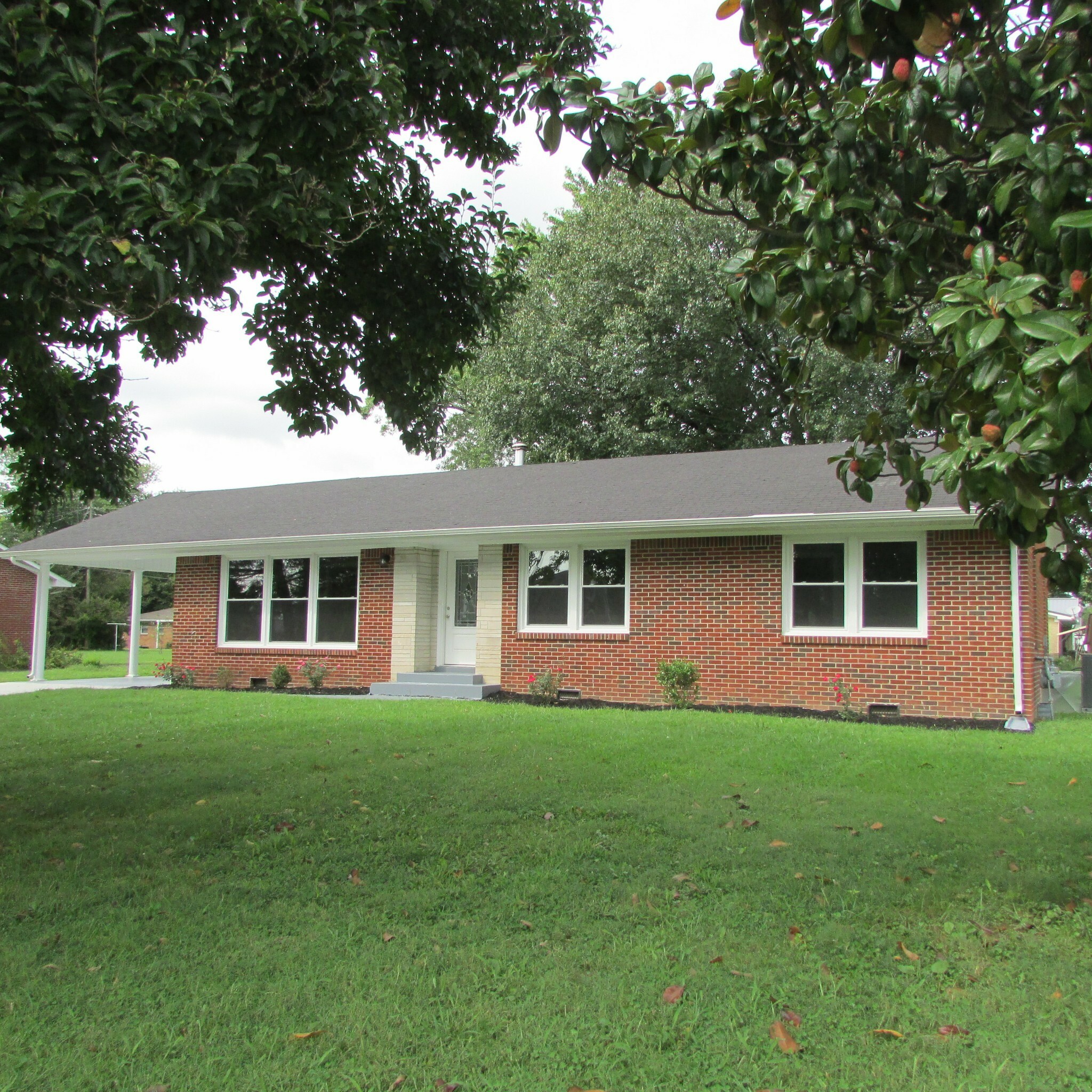 Property Photo:  408 Robins St E  TN 38464 