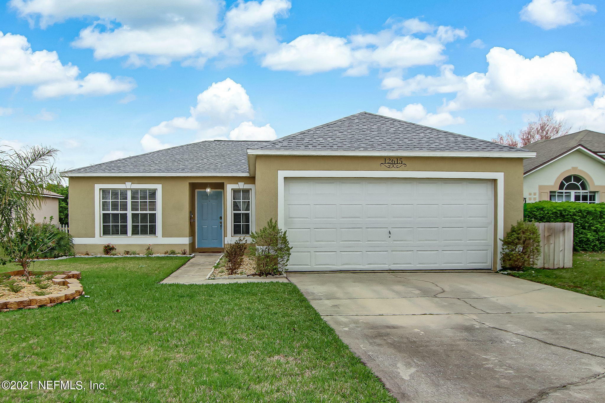 Property Photo: 12615 Reeding Ridge Drive N FL 32225