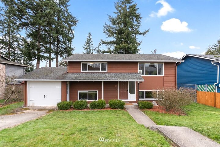 Property Photo:  805 N 15th Street  WA 98273 