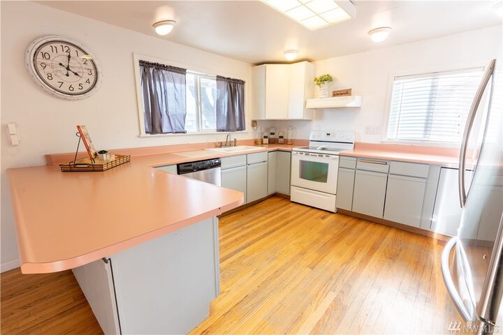 Property Photo:  250 N Earl Rd  WA 98837 