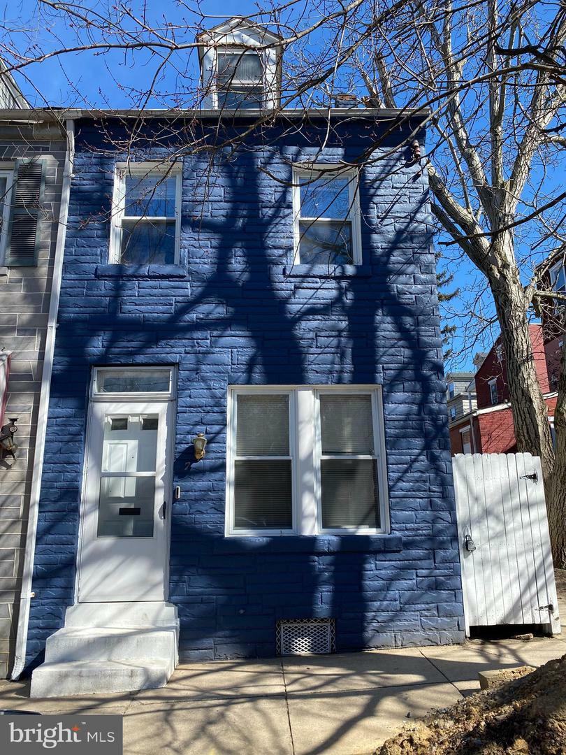 Property Photo:  7 N Plum Street  PA 17602 