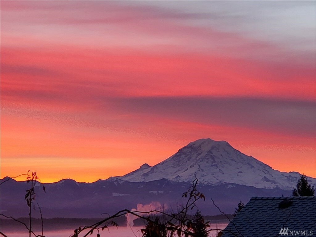 Property Photo: 1104 V St NW WA 98001