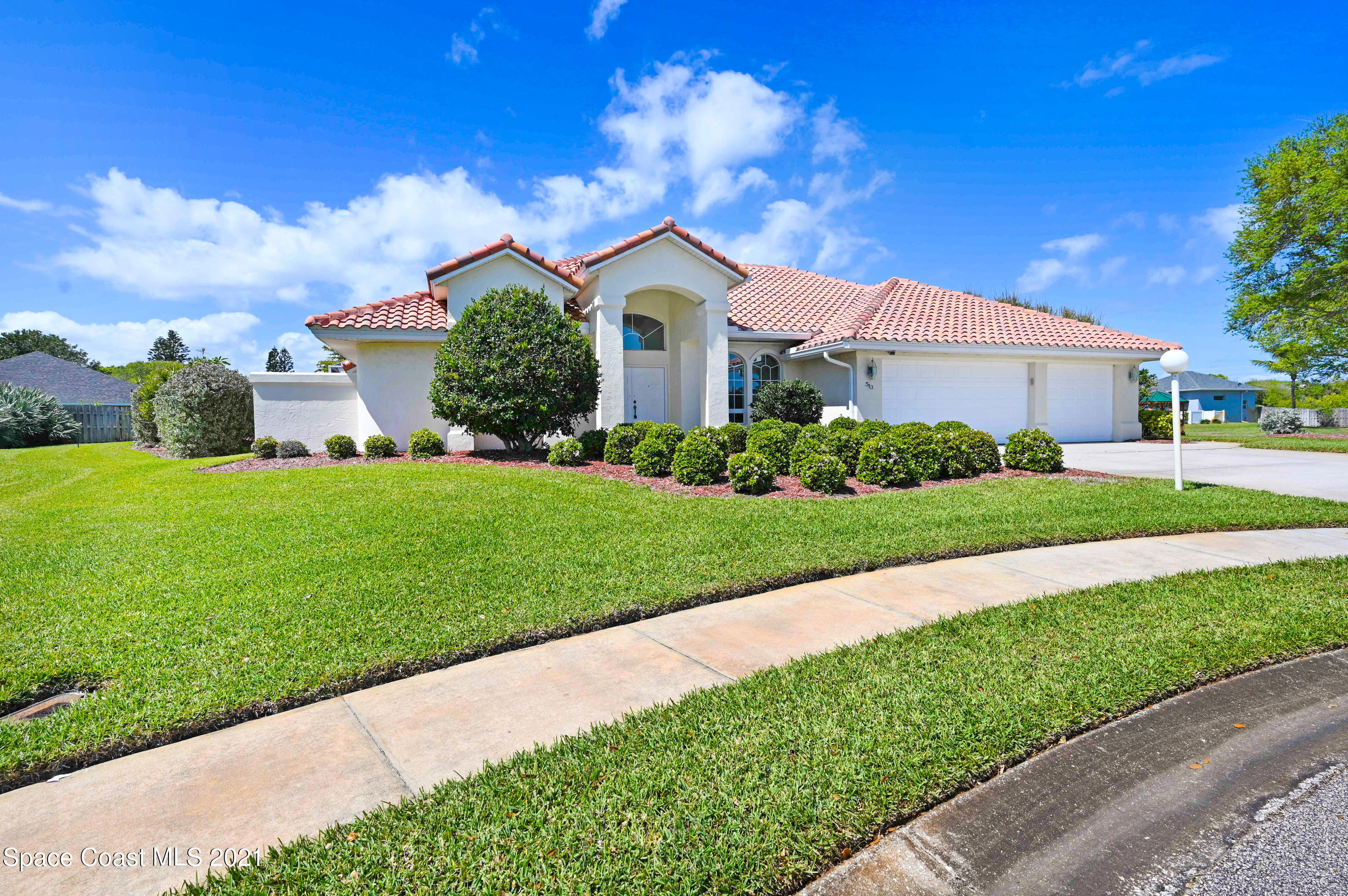 Property Photo: 513 Velas Corte FL 32903