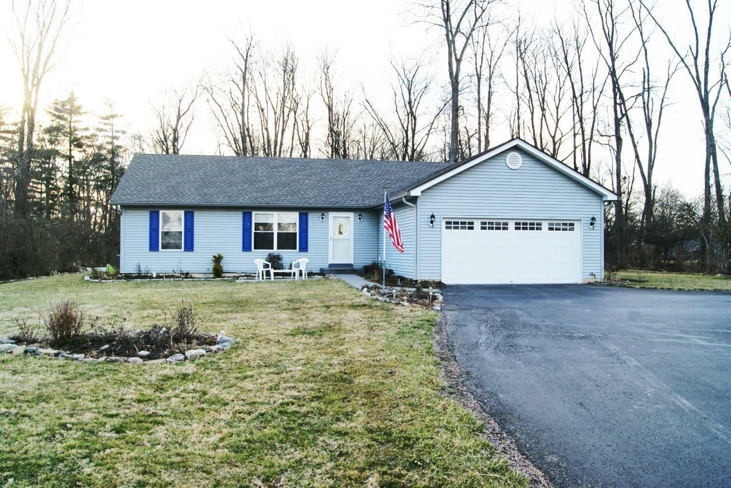 Property Photo:  818 Fayebanks Ln  OH 45245 