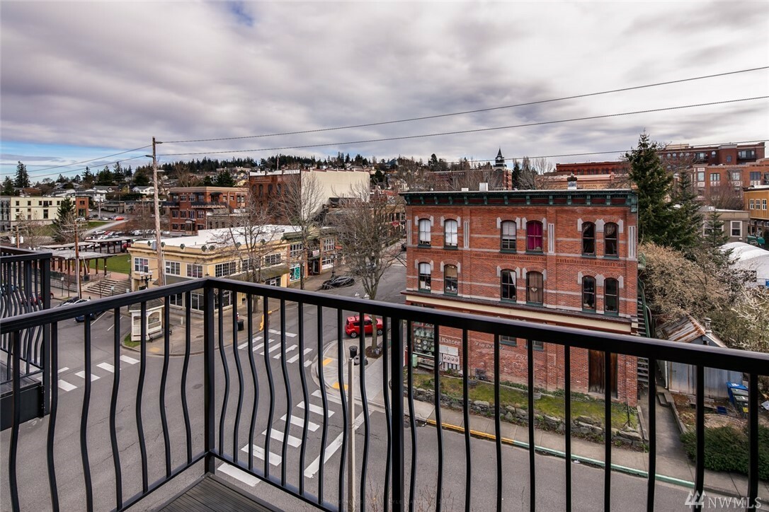 Property Photo: 960 Harris Ave 601 WA 98225