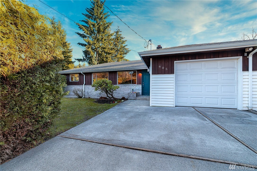 Property Photo: 605 SW 146th St WA 98166