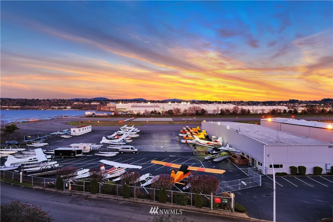 Property Photo:  11600 Rainier Avenue S 402  WA 98178 