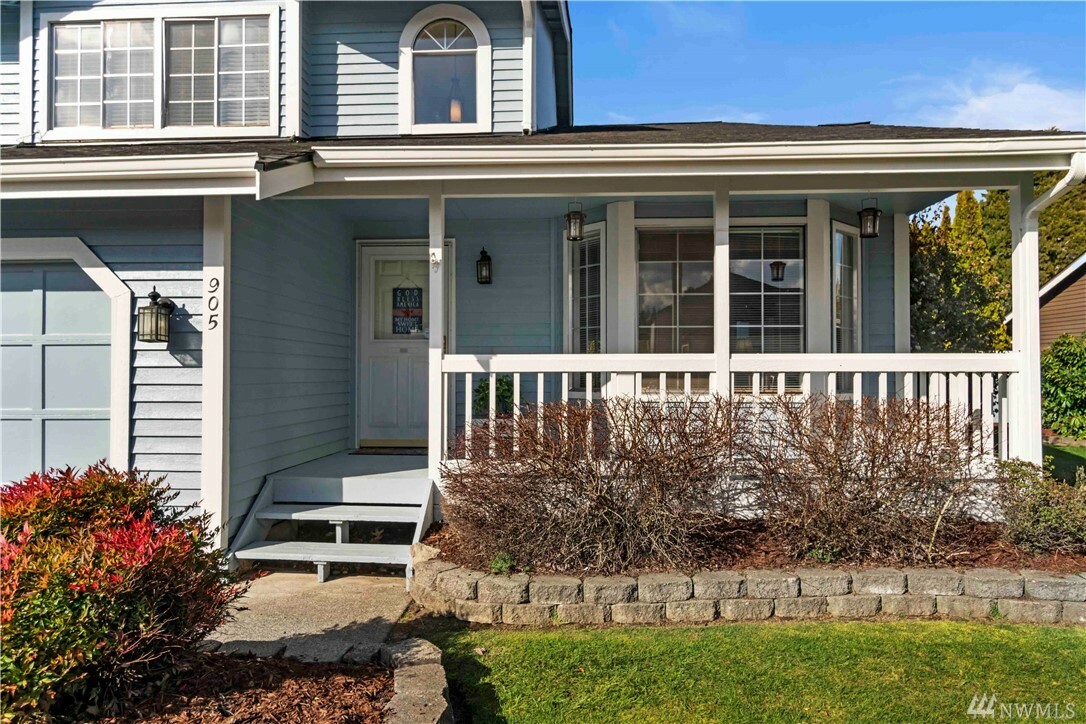 Property Photo:  905 Bathke Ave  WA 98022 