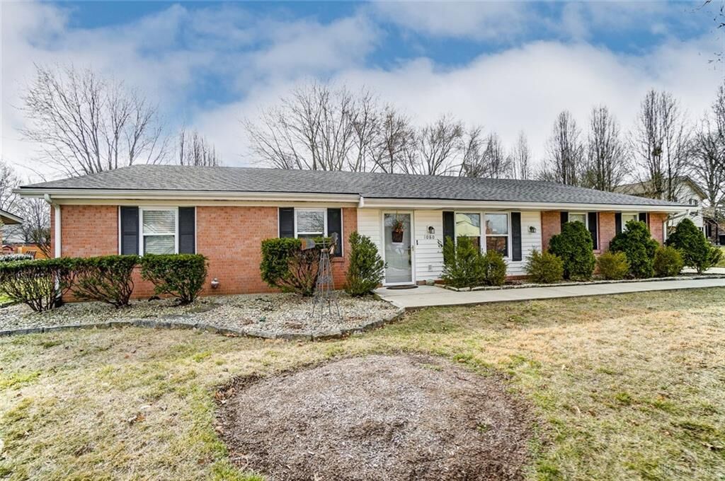 Property Photo: 1080 Kentshire Drive OH 45459