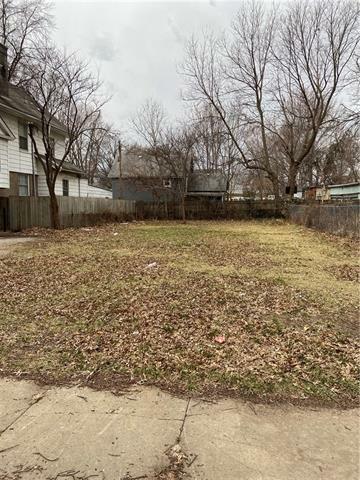 Property Photo: 116 S Jackson Avenue MO 64123
