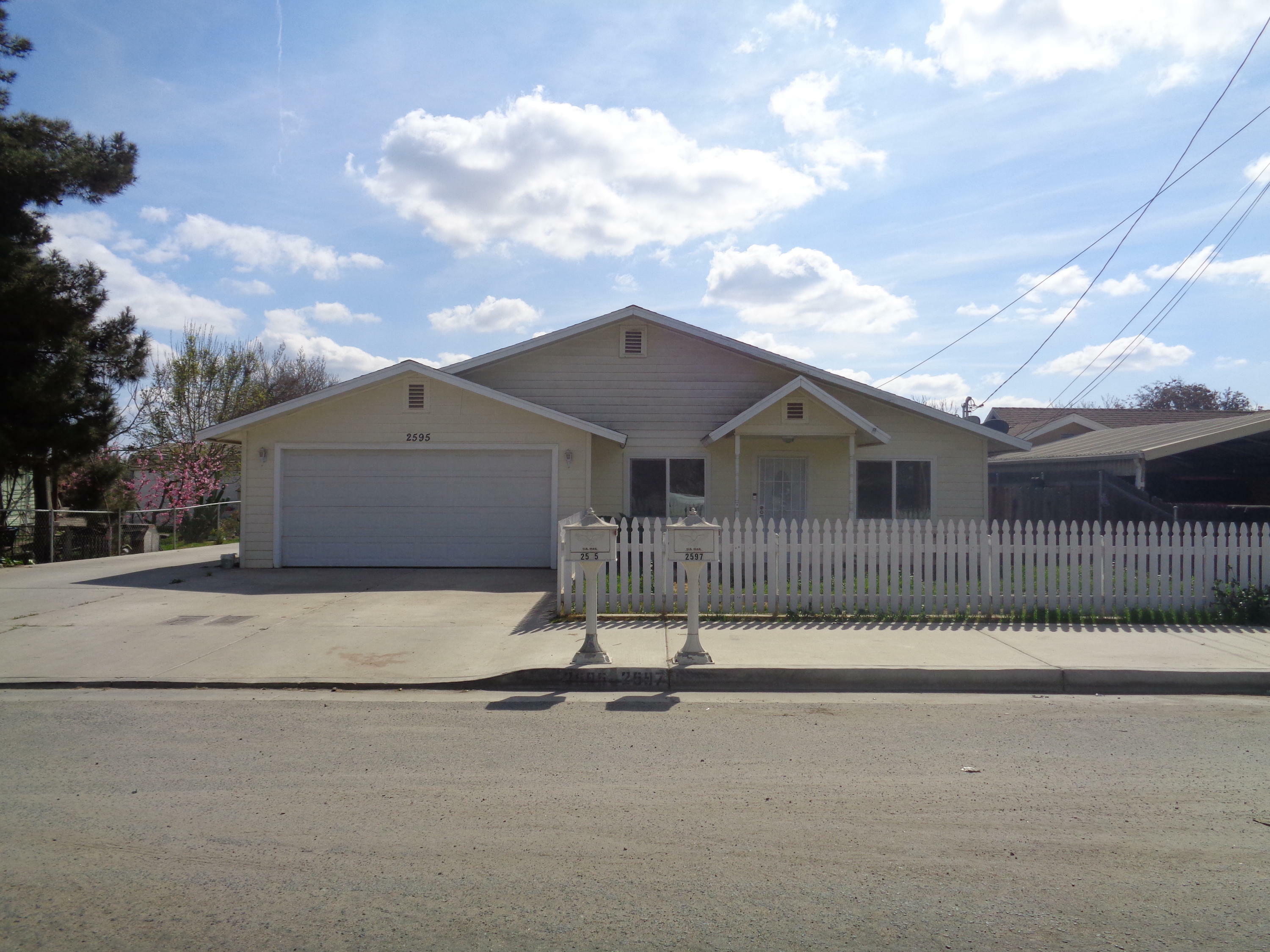 2595 W Alpine Avenue  Tulare CA 93274 photo