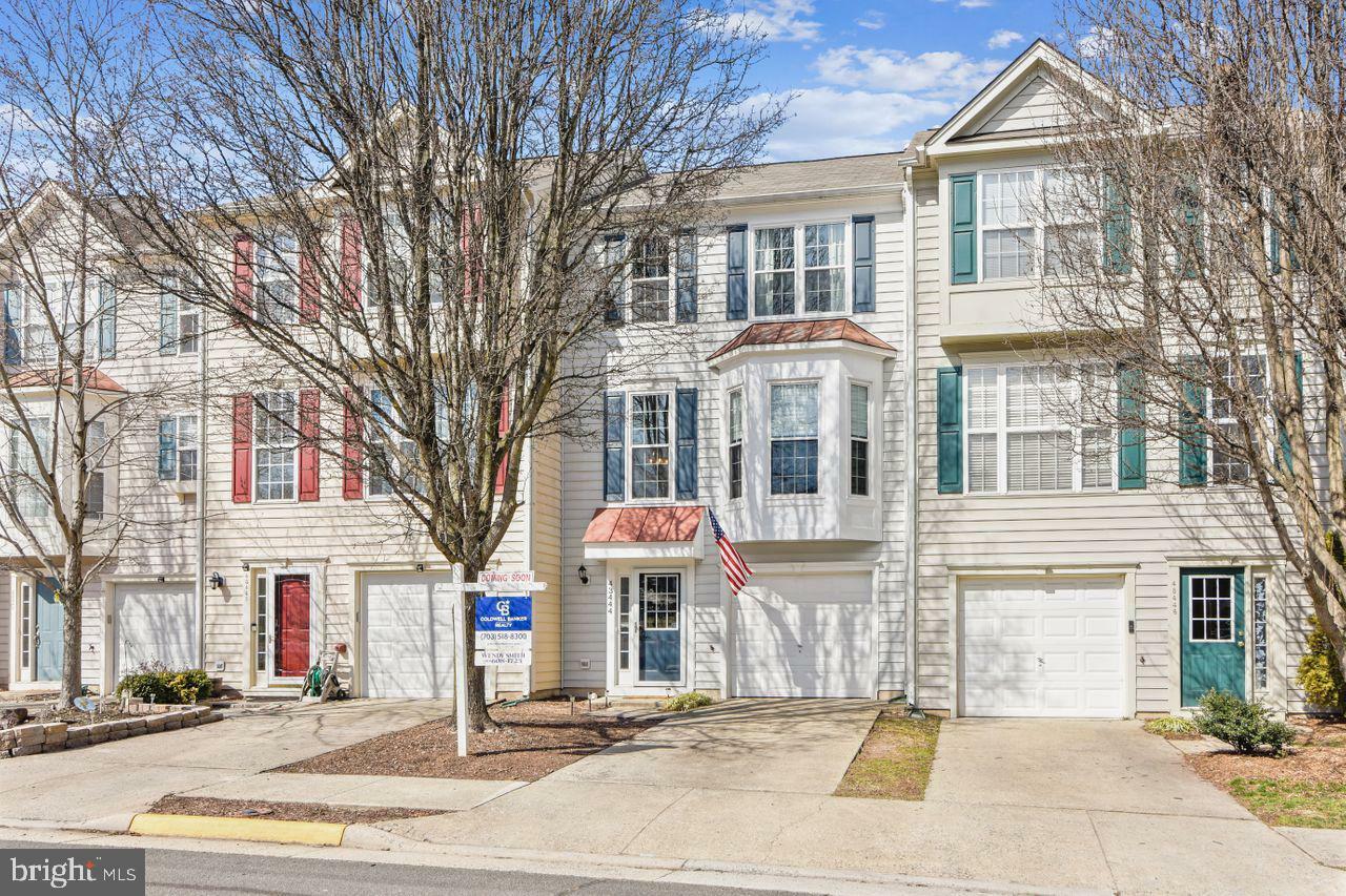 Property Photo:  43444 Nottingham Square  VA 20147 