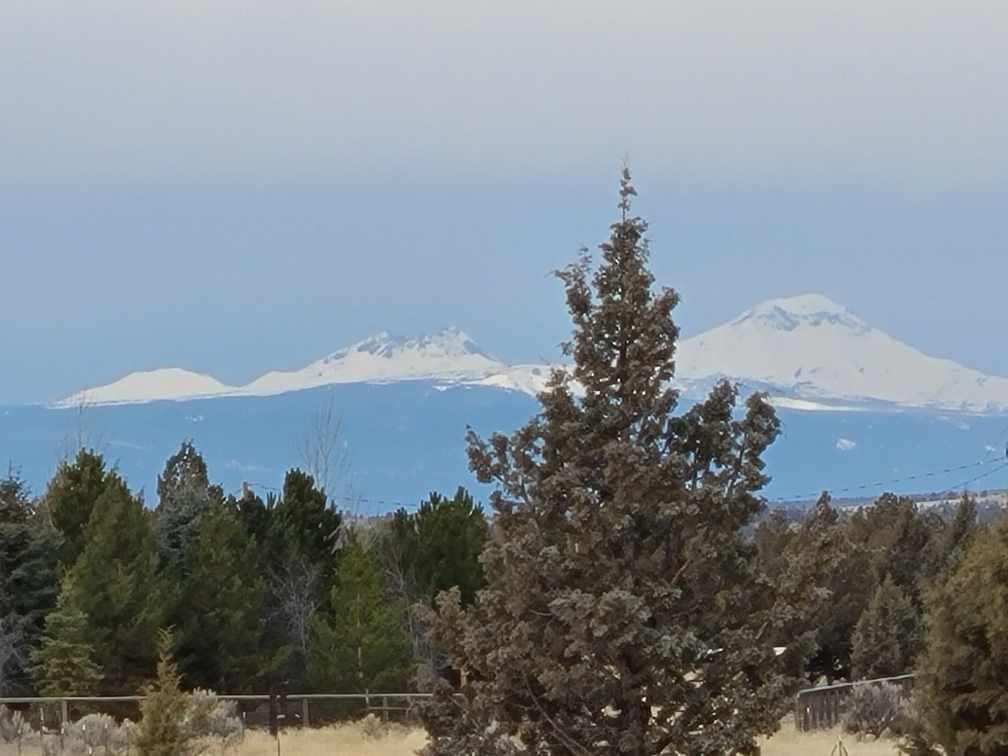 Property Photo:  4100 SE Modoc Road  OR 97754 