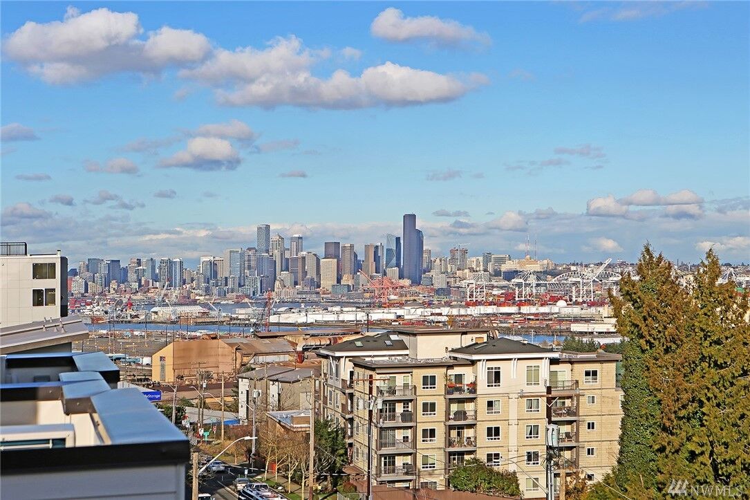 Property Photo:  3104 SW Avalon Wy B  WA 98126 