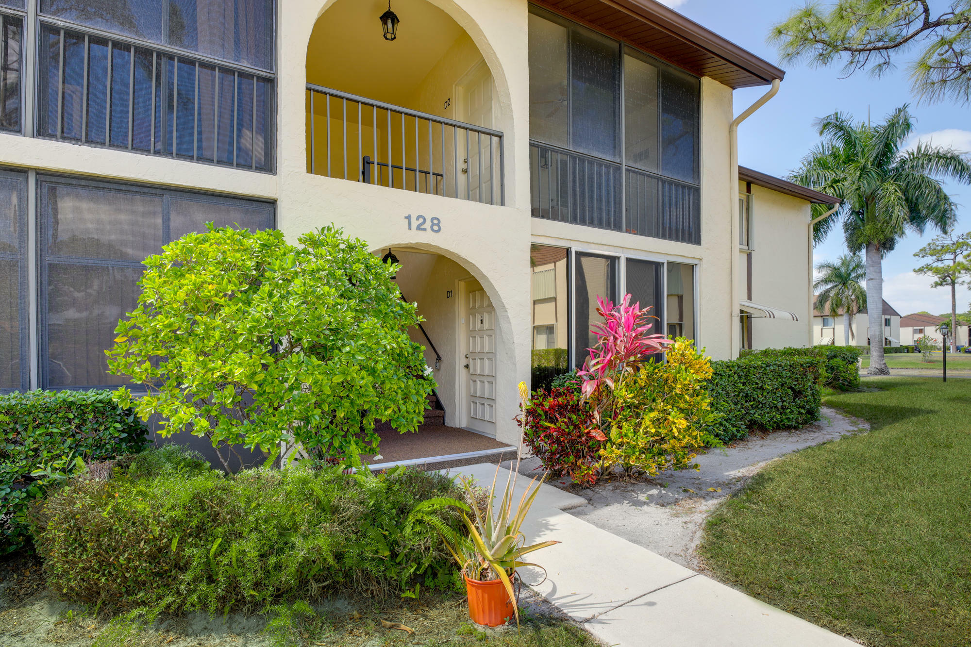 Property Photo:  128 Lake Pine Cir Circle D-1  FL 33463 