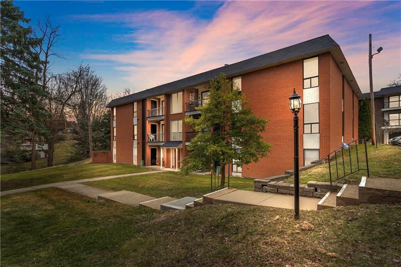 Property Photo:  1200 College Park Dr 8  PA 15108 