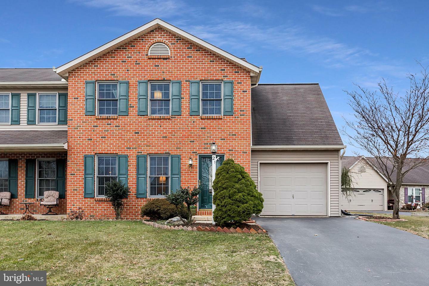 Property Photo:  21 Pebble Creek Drive  PA 17543 