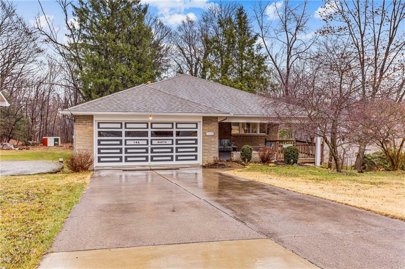 Property Photo: 146 Jefferson Dr PA 15068